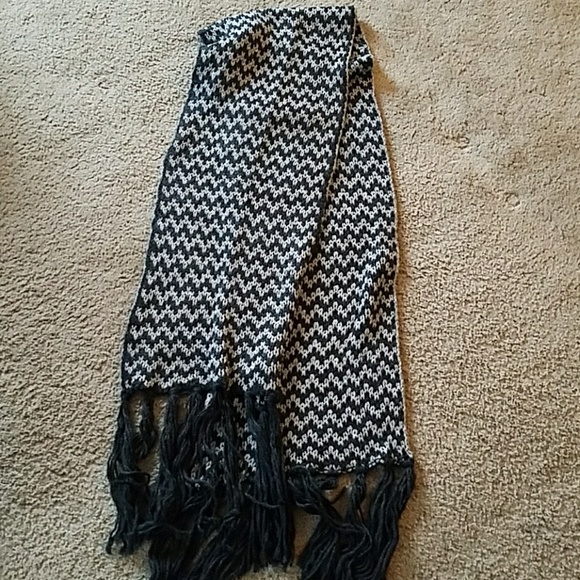 Black/gray Express chevron sweater scarf - Picture 4 of 4